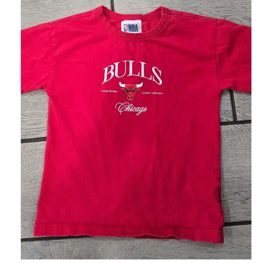NBA Chicago Bulls Youth Red Embroidered T-Shirt Size 5 Kids Basketball Tee